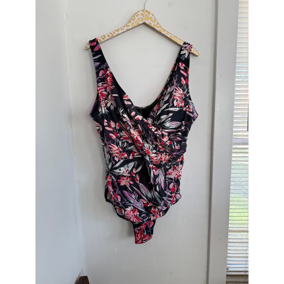 Caribbean Sand Women's One Piece Floral Swimsuit | Size 24W - Picture 1 of 5